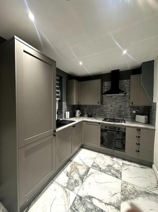 Luxury 2-br House Ao Arena & & Old Trafford